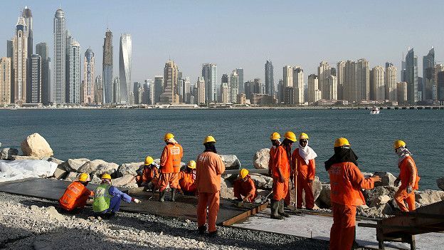 dubai workers वतन वापसी के लिए कोर्ट के चक्कर में 1000 किमी पैदल चला भारतीय
