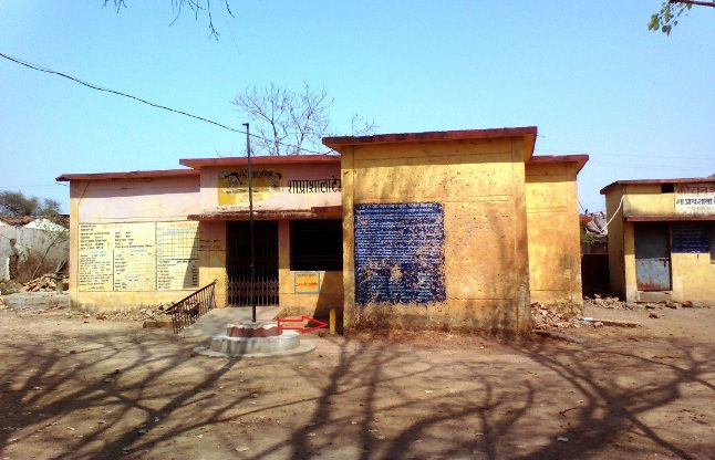 one teacher school शिक्षक नहीं हैं, पढ़ाई का केवल दिखावा