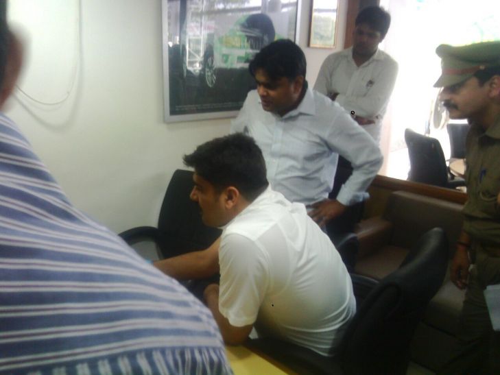firing for extortion दो करोड़ की रंगदारी को कारोबारी के शो-रूम पर फायरिंग
