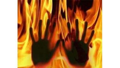 women self immolation भरा-पूरा परिवार फिर नहीं मिला सुख तो लगा लिया मौत को गले