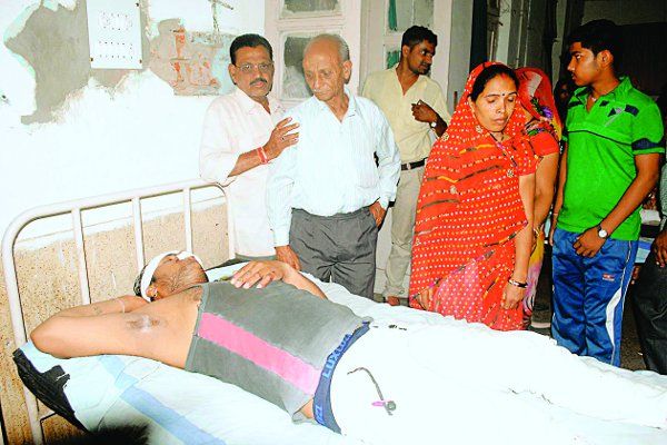 sehore अपनी शादी के कार्ड बांटने जा रहा दूल्हा घायल