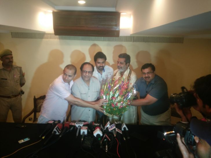 ghulam ali in varanasi पाकिस्तान की ऊपरी ताकतें नहीं चाहती कि मोदी का नूर चमके