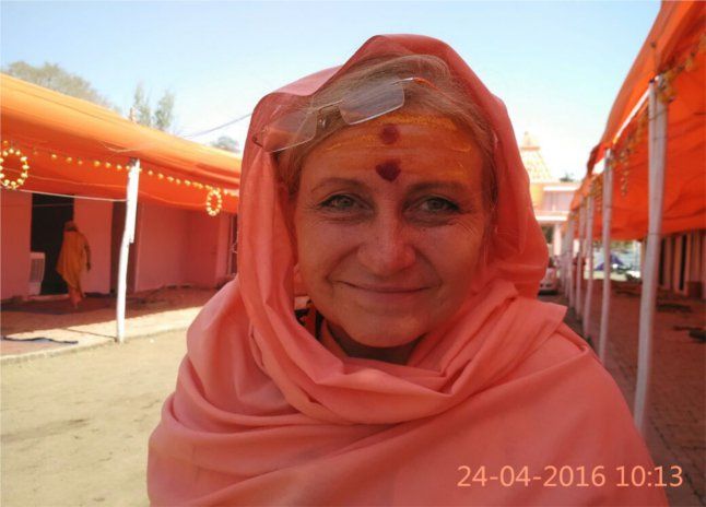 masko olga simhastha ujjain मास्को की ओलगा ने लेक्चररशिप छोड़कर पहना भगवा चोला
