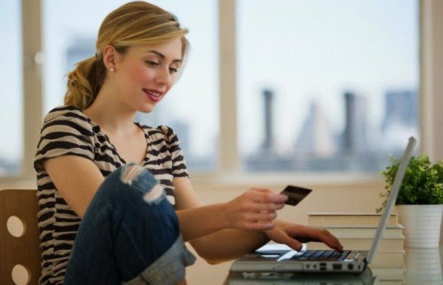 girl online shopping युवा लड़कियों को ऑनलाइन शॉपिंग में ध्यान रखनी चाहिए ये 4 बातें