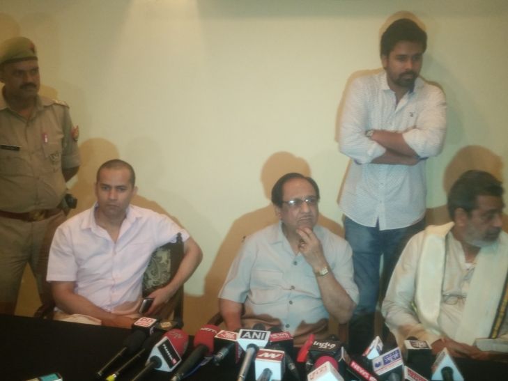 pakistani artist ghulam ali PAKISTANI कलाकार गुलाम अली पर धार्मिक भावनाएं भड़काने का आरोप
