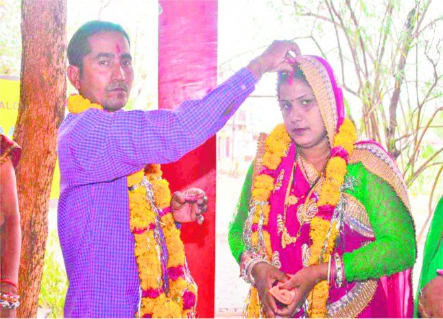 fraud bride, loot millions, after one day of marri दलालों ने कराई शादी, 24 घंटे में ही लाखों का चूना लगाकर भागी दुल्हन