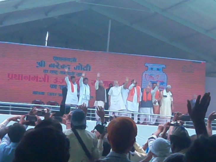 pm modi in balia PM LIVE बागी बलिया में MODI बोले मैं मजदूर नंबर 1