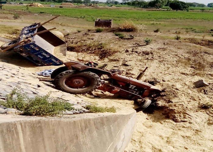 Tractor-truck Collision, Three Seriously - ट्रक ने ट्रैक्टर को मारी टक्कर, तीन गंभीर | Patrika News