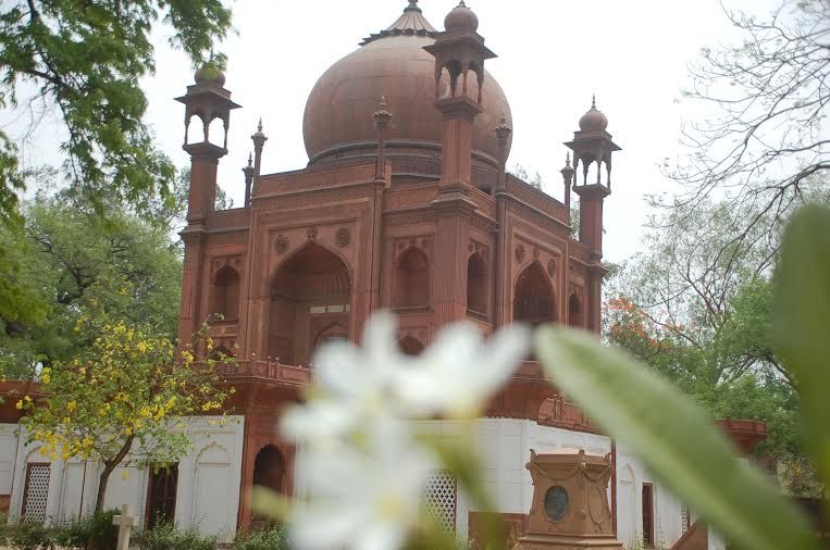 Red Taj Mahal आगरा में प्यार की एक और निशानी, लाल ताजमहल