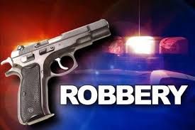 robbery आजमगढ़ में रिटायर्ड कर्मचारी से तीन लाख की लूूट