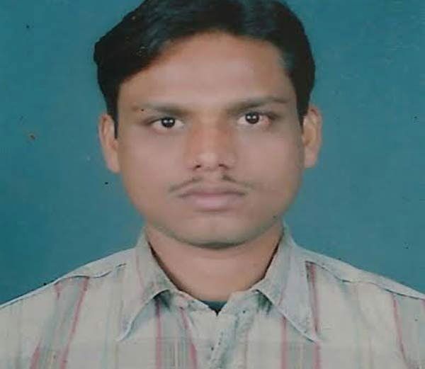 Varanasi santosh समुद्री डकैतों की फायरिंग पर छुप कर बचायी जान
