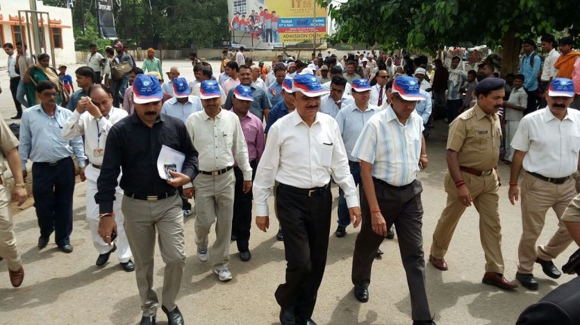 varanasi cantt railway station ट्वीटर बनेगा रेलवे का