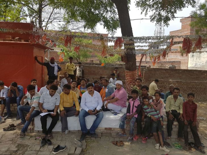 strike सपा प्रत्याशी की दबंगई, अनशन पर विधायक पुत्र