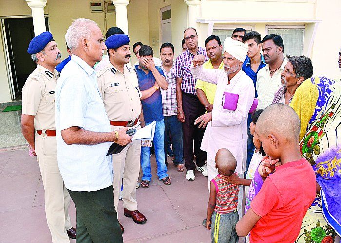DGP with public साहब, रसूखदारों से डरती है आपकी पुलिस