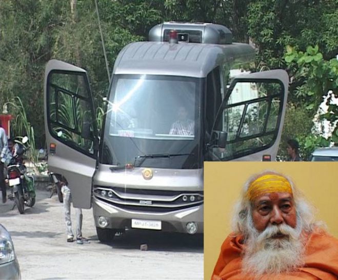 shankaracharya swaroopanand saraswati, exclusive i लाखों की हाईटेक बस रखने वाले शंकराचार्य मांग रहे टैक्स में छूट, जानें क्यों...