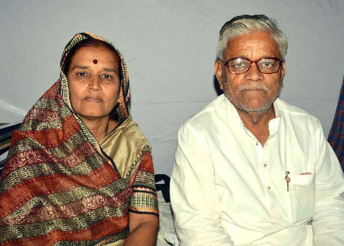 mahaveer prashad and his wife जब छिपकर विनोबा भावे को सुनने गए थे आचार्यश्री विद्यासागर