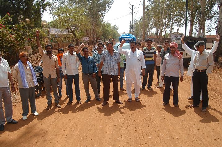 guna धूल से परेशान लोग उतरे सड़कों पर