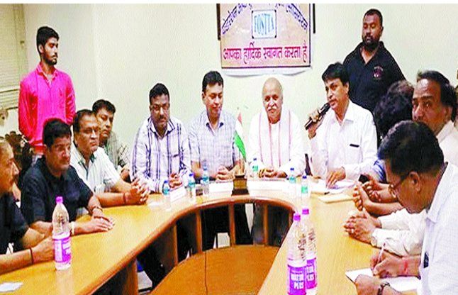 surat news कपड़ा बाजार में डॉ. तोगडिय़ा का सम्मान