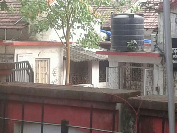 Fire caused by a short circuit in the office of PW पीडब्ल्यूडी के सीई कार्यालय में शार्ट सर्किट से लगी आग