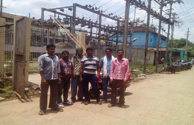 Transformer torch Grievances ग्रामीणों ने जताया विरोध, तब बदला ट्रांसफार्मर