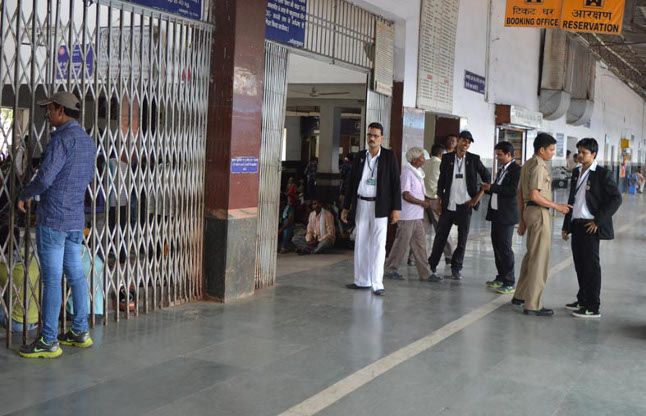 platform of the ticket checking मजिस्ट्रेट चेकिंग, 64 हजार रुपए जुर्माना