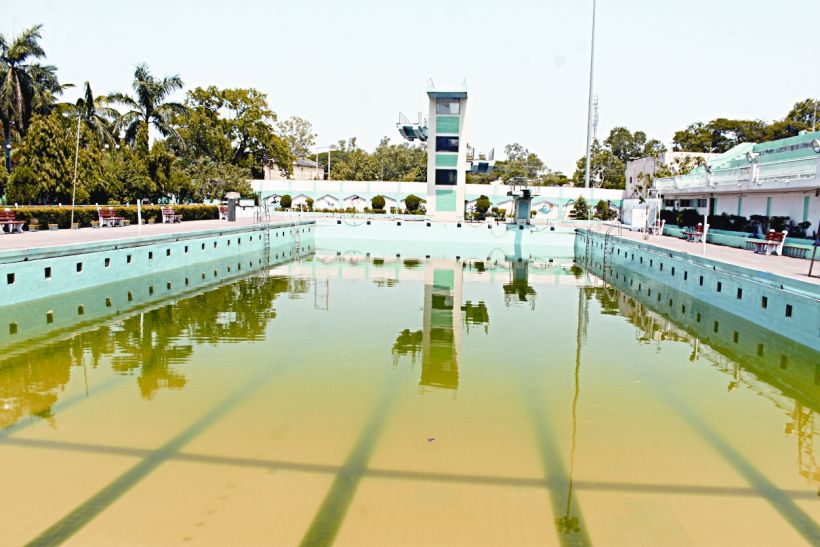 Swimming pool closed for 20 days यहां बन रहा इंटरनेशनल लेवल का स्वीमिंग पूल, ये होंगी खूबियां