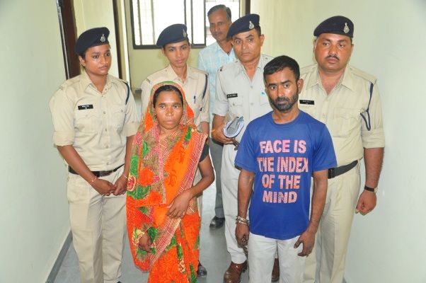 Police arrested the accused and the victim's wife पत्नी की हैवानियत: क्राइम पेट्रोल देख रची साजिश, पति की हत्या कर शव को लगा दिया ठिकाने