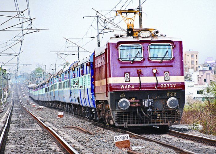 gwalior stoppage आधारताल में दुर्घटनाग्रस्त होते बची महाकोशल एक्सप्रेस