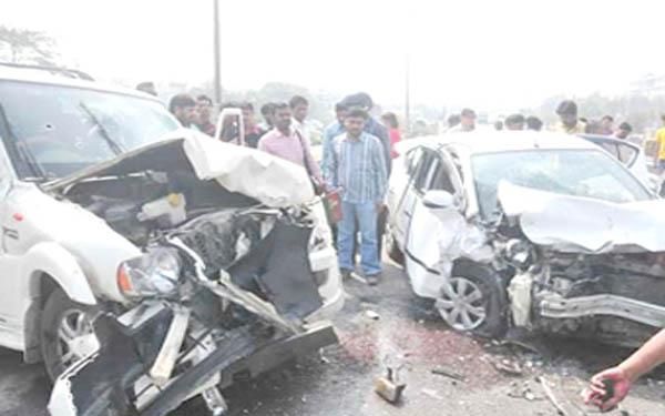 road accident यूपी में 32385 सड़क दुर्घटनाओं में 23205 लोग घायल हुए, गई 17666 की जान