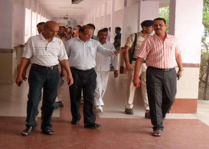 datia गंदगी देख एडीएम बोले एक अधिकारी प्रतिदिन करेगा अस्पताल का निरीक्षण