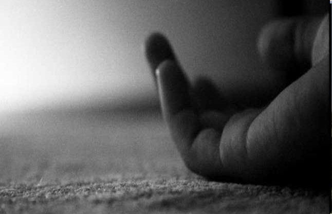 kolkata news शादी के बाद स्कूल आने से रोका तो छात्रा ने दी जान