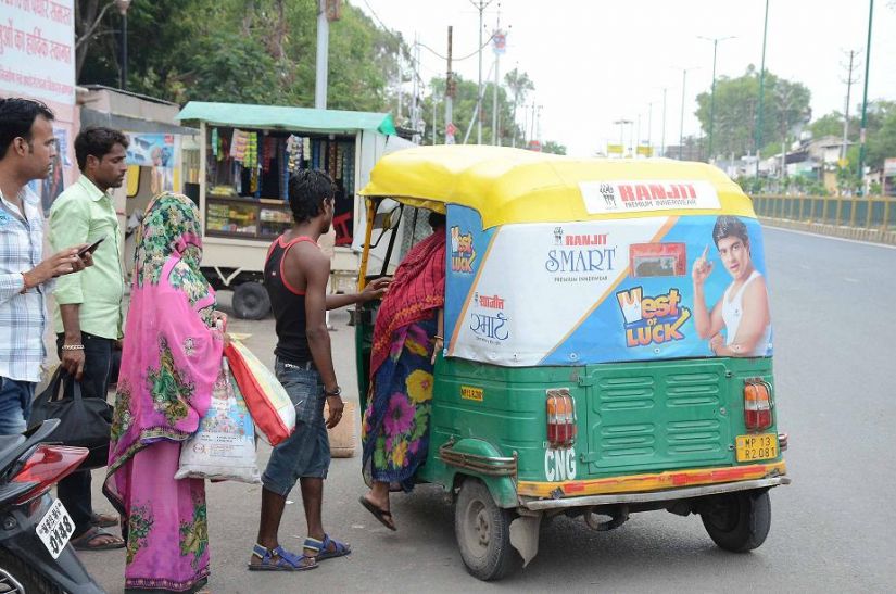 Auto resort जननी एक्सप्रेस ठप्प, ऑटो से गई प्रसुता