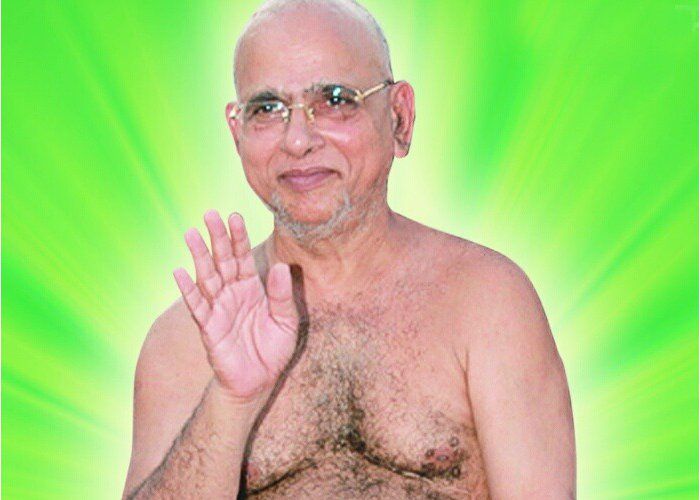 acharya vardhman sagar ji maharaj ka Tue entry आचार्य वर्धमान सागर का ससंघ मंगल प्रवेश, आरती उतारकर की आगवानी