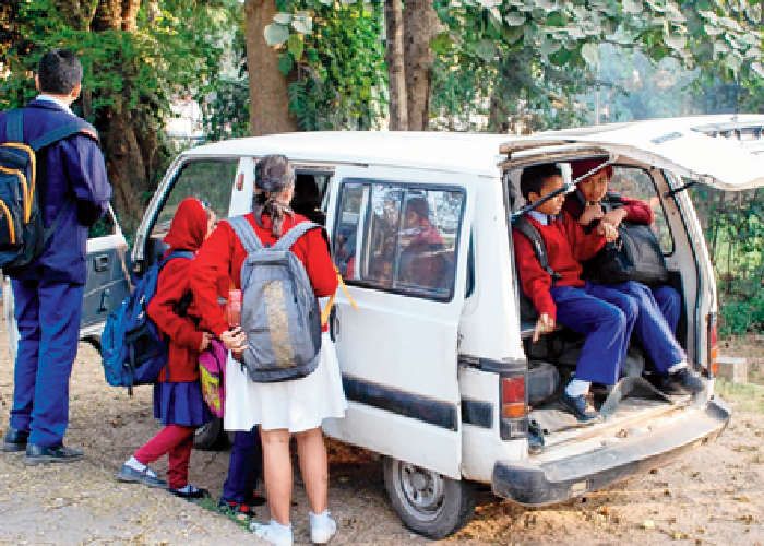 school van अनफिट स्कूल वाहनों पर सख्ती की गाज, दौड़े तो होगी कार्रवाई