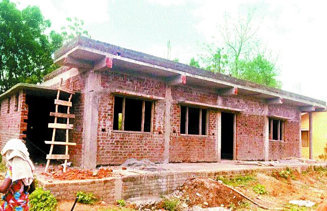 surat 5 साल से अटका राजीव गांधी भवनों का काम