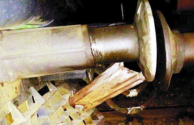 surat हादसे के पीछे एक्सप्रेस ट्रेन को पटरी से उतारने की साजिश?
