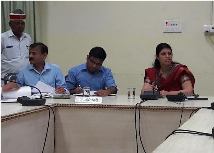 D M Sandeep kaur ओवरलोड के खिलाफ जिलाधिकारी खुद चलायेंगी अभियान