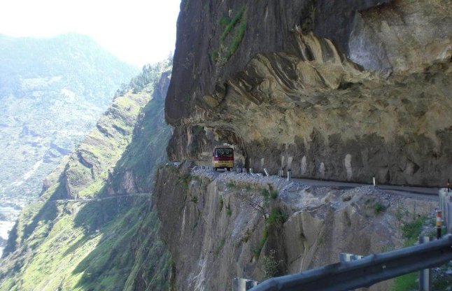 10 Most Dangerous Roads In India - भारत के 10 सबसे खतरनाक रास्ते, जहां पैदल चलने से भी लगता है डर | Patrika News