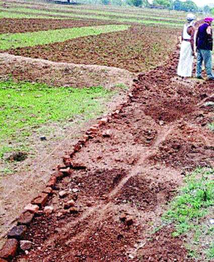 sidhi news पेश की मिसाल: प्रशासन से नहीं सुनी तो ग्रामीणों ने बना दी सड़क
