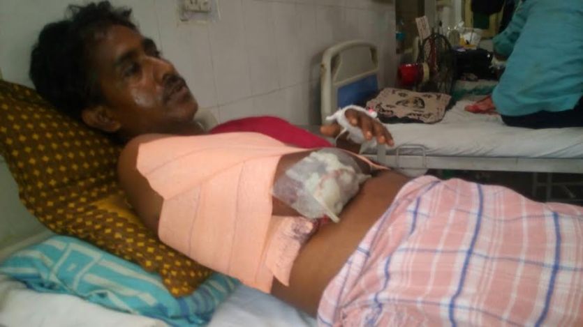 District Hospital कलम विधि से चिकित्सक ने किया चालक के हाथ का उपचार