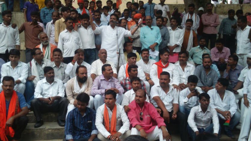 bjp workers थाना घेर भाइजपाइयों ने सपा पर साधा निशाना