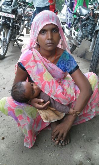 baby girl with mom अगले जनम मोहे बिटिया न कीजो