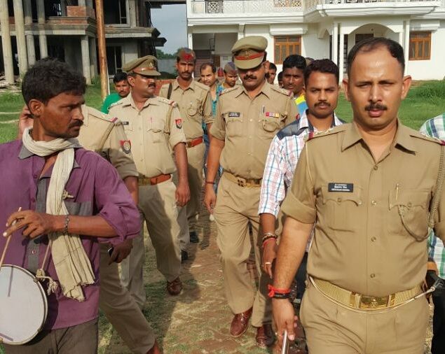 varanasi police BREAKING NEWS बाहुबली बसपा प्रत्याशी विनीत के घर बजी डुगडुगी
