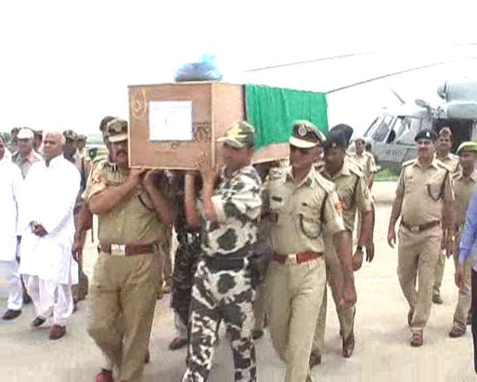 martyr बिहार नक्सली हमले में शहीद का शव पहुंचा आजमगढ़, देखते ही रो पड़े लोग