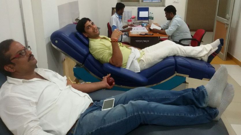 blood donate काशी के बेटों का रक्त भी न बचा सका भदोही के लाल को