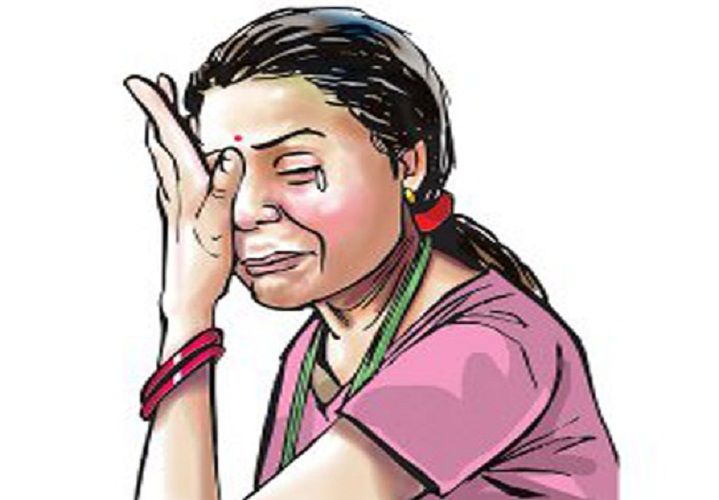 Molestation with professor सिरफिरे ऑटो चालक ने बीच सड़क टीचर का हाथ पकड़कर किया ये काम