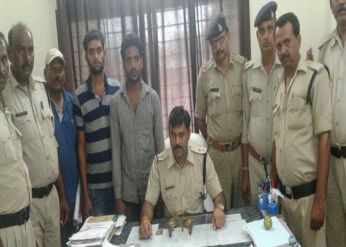 datia अवैध हथियारों सहित दो गिरफ्तार