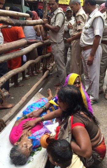 dead woman काशी विश्वनाथ के चरणों में त्याग दिए प्राण