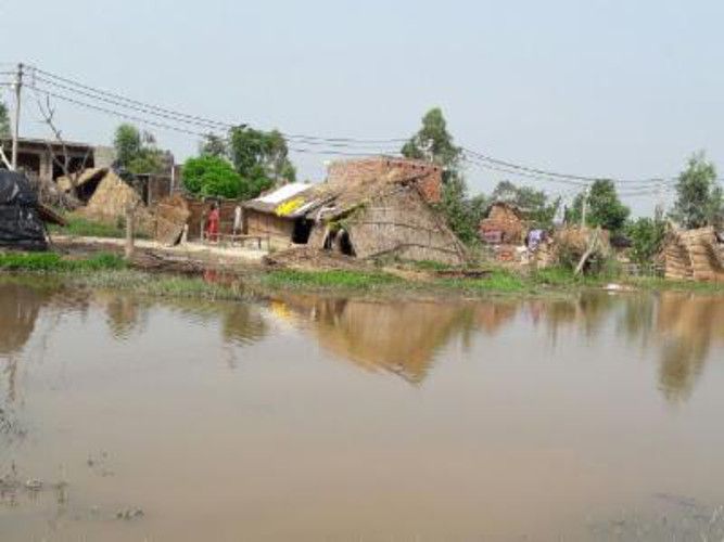 banda बांदा में बारिश का कहर, एक गांव हुआ जलमग्न