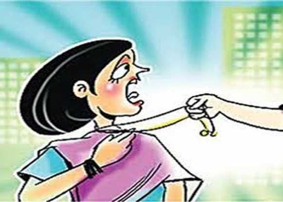 Dewas photo गले पर दुपट्टा गिराकर चुराई भाजपा महिला मोर्चा मंडलाध्यक्ष की चेन